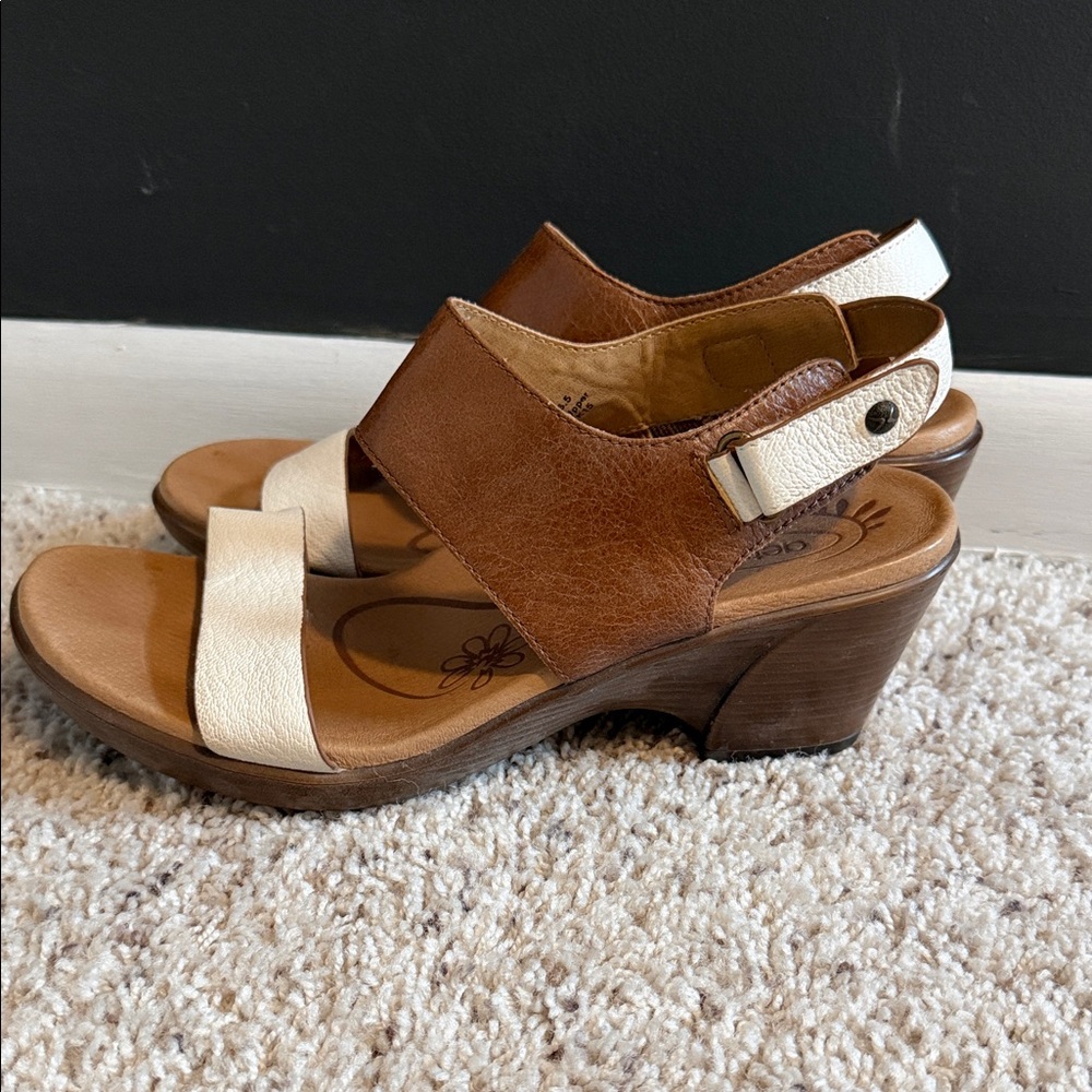 Aetrex Brown and Cream Women's Sandals size US 8.5
